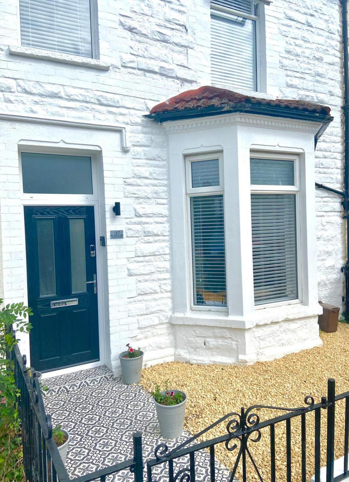 Bay City Studio Apartments Cardiff Exterior photo